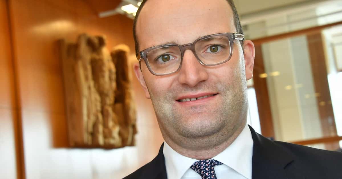 Merkel agiert immer krimineller: Pharmalobbyist Jens Spahn soll Gesundheitsminister werden