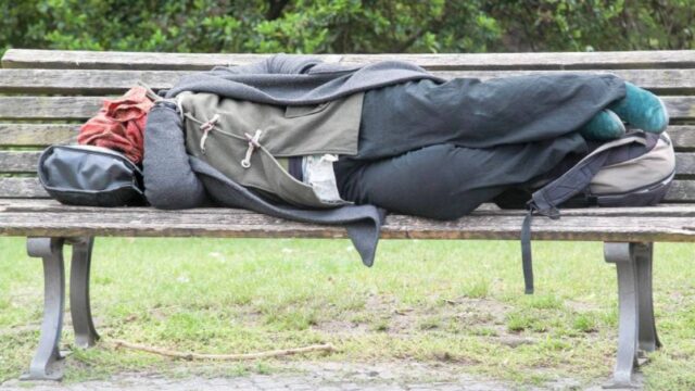 Leben am unteren Rand: So mies werden Obdachlose in Deutschland behandelt