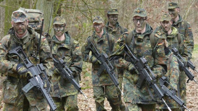 Ehemaliger US-Botschafter fordert: Deutsche Soldaten als Kanonenfutter an die Front