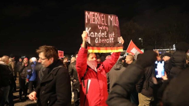 Linker Terror in Hamburg: ANTIFA solidarisiert sich mit Merkel –  Bericht aus einer anderen Welt