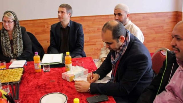 Totale Unterwerfung: SPD-Staatssekretärin tritt offiziell mit Kopftuch bei Moslems in Stendal auf
