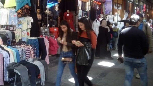 AfD-Delegation in Syrien: „Frauen sitzen in Bars und tragen Jeans statt Burka – in Berlin unvorstellbar“