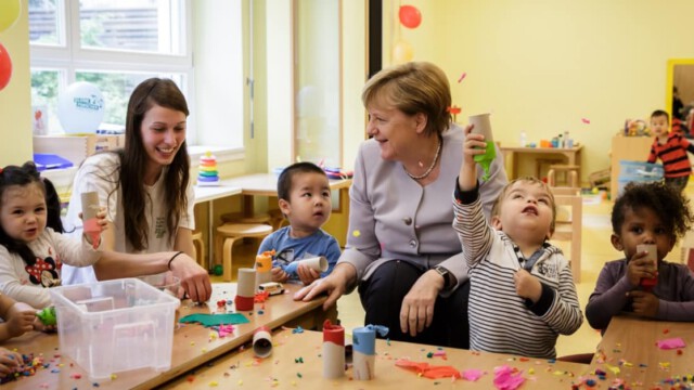 Änderungen am Grundgesetz: Merkel-Regime will sich jetzt auch noch an unseren Kindern vergreifen