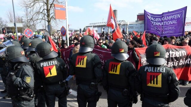 Bürgerkrieg in Kandel: Linksextremisten machen Jagd auf Polizisten und friedliche Demonstranten