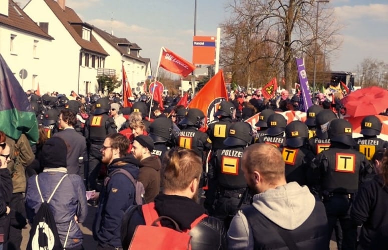 Bürgerkrieg in Kandel: Linksextremisten machen Jagd auf Polizisten und friedliche Demonstranten