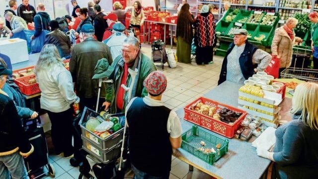 Tafeln gehen auf die Barrikaden: Weitere Einrichtung in Marl verwehrt Ausländern den Zutritt