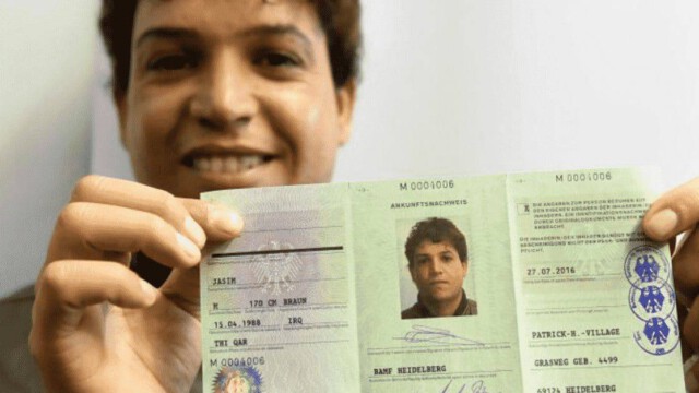 Kriminelle Geschäfte: Flüchtlinge verkaufen ihre Ausweisdokumente – Politik schweigt