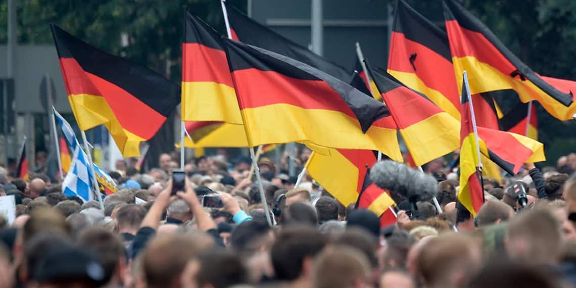 Chemnitz: Wie schnell aus 10.000 friedlichen Demonstranten gewaltbereite Nazis werden