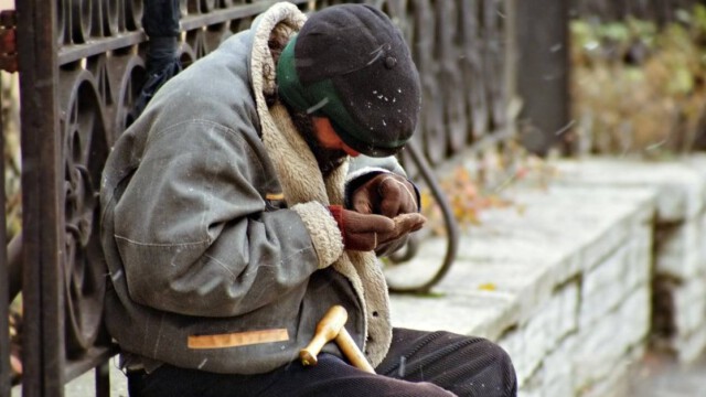 Keine Gnade: München nennt Obdachlose „Camper“ und lässt Notbehausungen abreißen