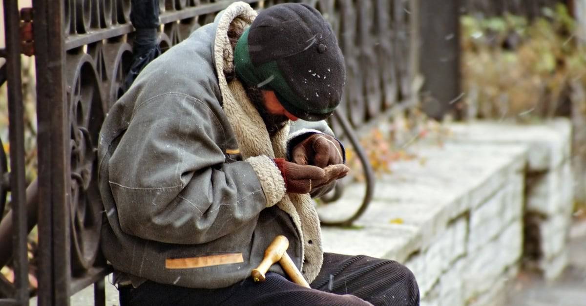 Keine Gnade: München nennt Obdachlose „Camper“ und lässt Notbehausungen abreißen