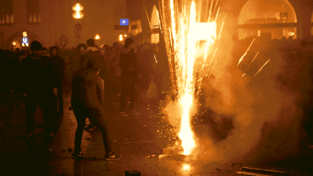 Nach Ausschreitungen und Angriffen von Migranten: Berlin beschließt Böller-Verbot an Silvester