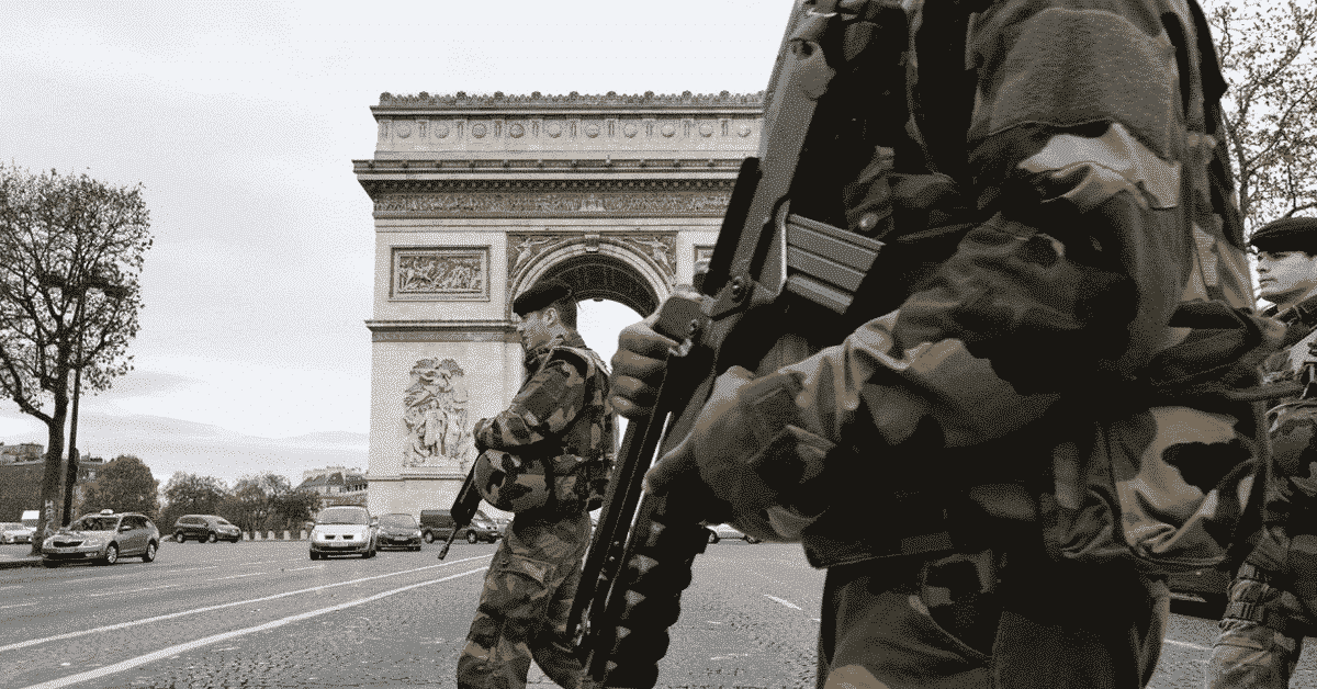 Paris droht Blutbad: Macron lässt Polizei mit G36-Sturmgewehren gegen Gelbwesten aufmarschieren
