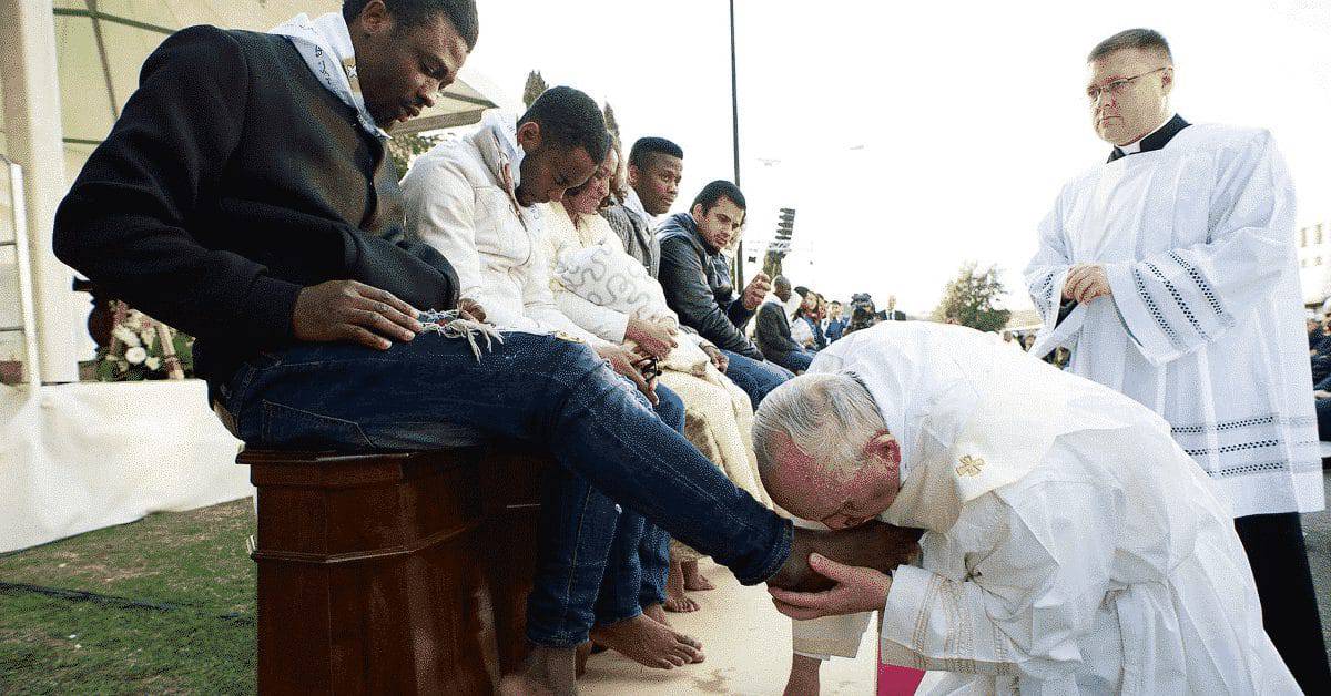 Weltweit werden Hunderttausende Christen ermordet – Papst schweigt, wäscht lieber muslimische Füße