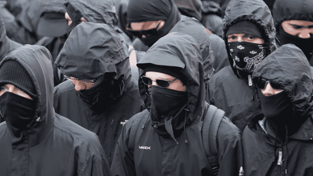 Justizskandal: Bombenbau mit 100 Kilo Sprengstoff – Linksterroristen zu Geldstrafen verurteilt