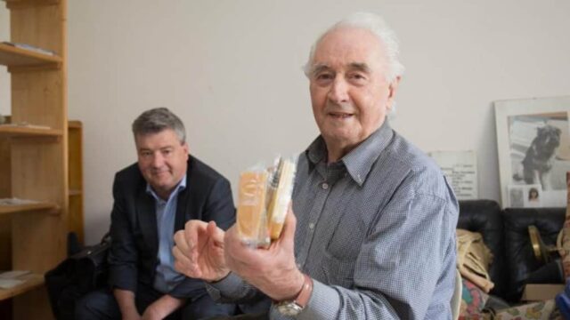 Keine Gnade: Opa Peter (87) zu Haftstrafe verurteilt, weil er aus Hunger Käse für 4,55 Euro stahl