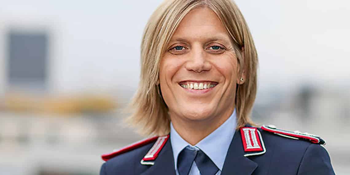 Uschis bunte Truppe: Wie viele Soldaten fühlen sich als Frau? Bundeswehr verteilt Gender-Fragebogen