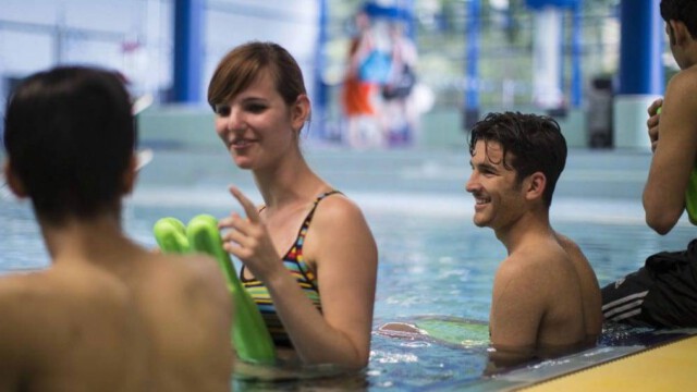 Steuerzahler muss Schwimmkurse für Flüchtlinge bezahlen – für mehr Badespaß im Freibad