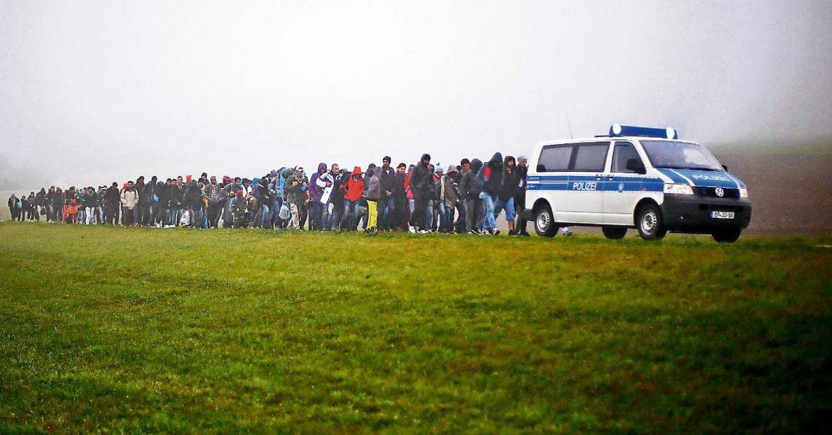 Skandal um 5.200 Kriegsverbrecher unter Flüchtlingen – Behörden blieben absichtlich untätig