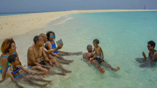 Aufgedeckt: „Flüchtlinge“ machen Urlaub – in ihren Heimatländern 4 Aufgedeckt: „Kriegsflüchtlinge“ machen reihenweise Urlaub – in ihren Heimatländern