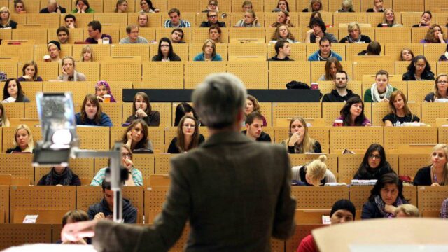 Gesinnungsterror an deutschen Hochschulen: Merkel-Regime zahlt Millionen an Uni-Antifa