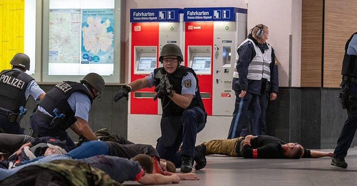 Dank Merkels Grenzöffnung: Polizei übt Anti-Terror-Einsatz am Nürnberger Bahnhof