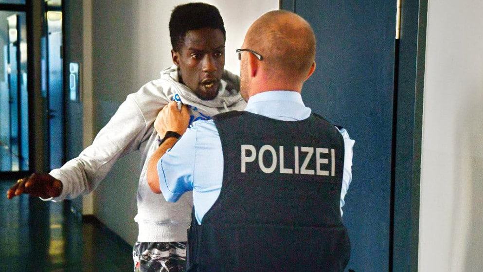 Bautzen: Wieder nur Bewährung für Krawall-Neger „King Abode“ aus Sachsen