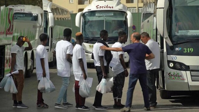Shuttleservice für Afrikaner: Spanien schickt Migranten per Fernbus nach Deutschland
