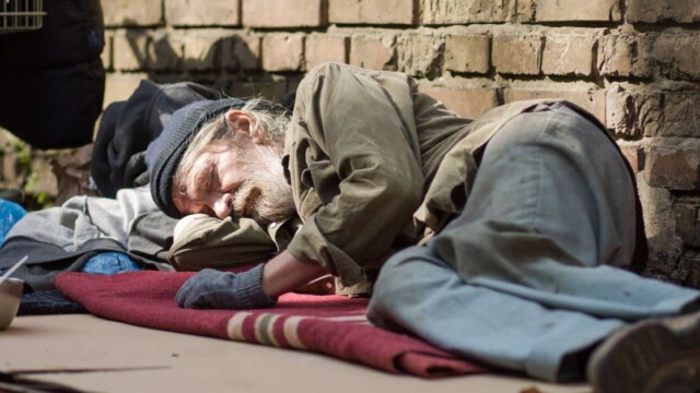 Hamburg: Eiseskälte fordert drei tote Obdachlose – Asylforderer wärmen sich derweil am Kamin