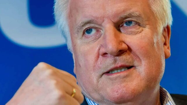 Clan-Kriminalität und IS-Terror irrelevant: Horst Seehofer ruft totalen Krieg gegen Rechts aus