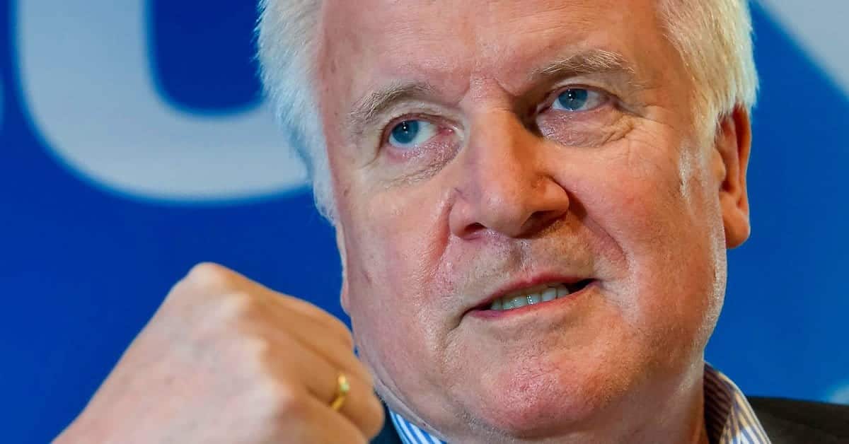 Clan-Kriminalität und IS-Terror irrelevant: Horst Seehofer ruft totalen Krieg gegen Rechts aus