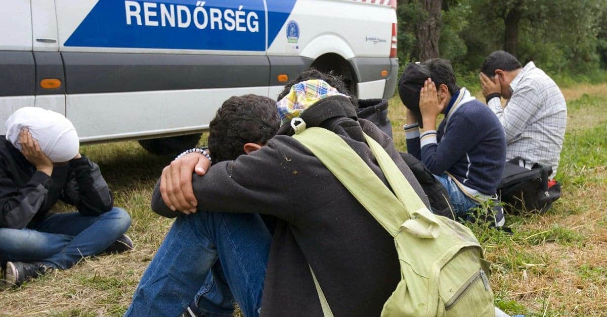 Illegale Migranten empört: Ungarn wagt es sich, seine Grenzen zu schützen!