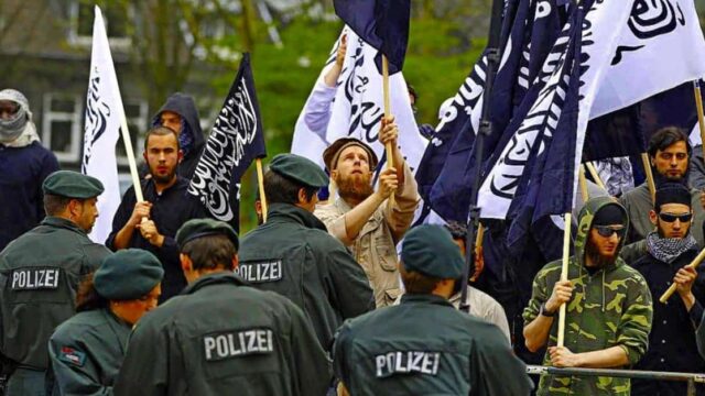 Eldorado für Hassprediger: Merkel hofiert immer mehr radikale Salafisten - Hotspot ist NRW