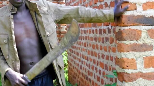 Versuchter Totschlag mit Machete: Afrikaner kommt mit 240 Euro Geldstrafe davon
