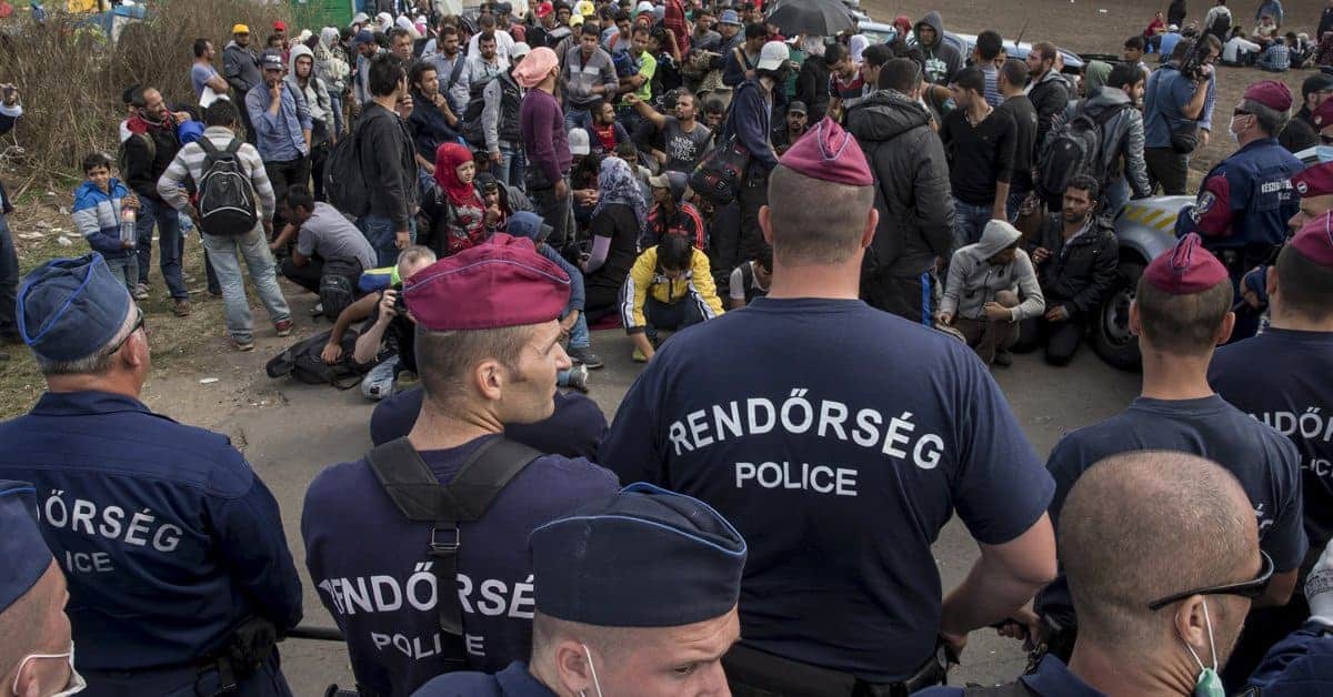 Ungarn: Hunderte Illegale stehen bereit zum Sturm auf die Grenzen - alle wollen nach Deutschland