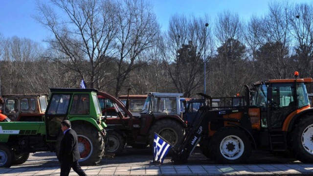 Grenzschutz per Traktor: Mutige Bauern verteidigen griechische Grenzen gegen Illegale