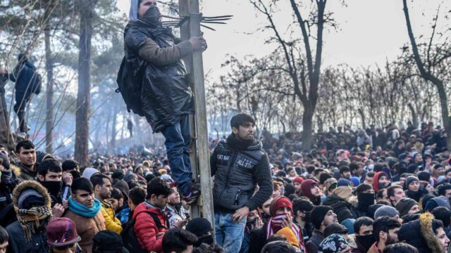 Türkei verteilt Schneidwerkzeug an "Flüchtlinge" und feuert Tränengas auf griechische Grenzbeamte