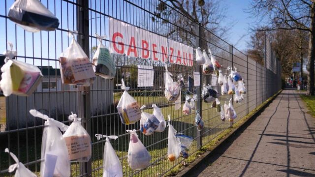 Rücksichtslos und asozial: Zigeuner plündern Gabenzäune für Bedürftige und Obdachlose