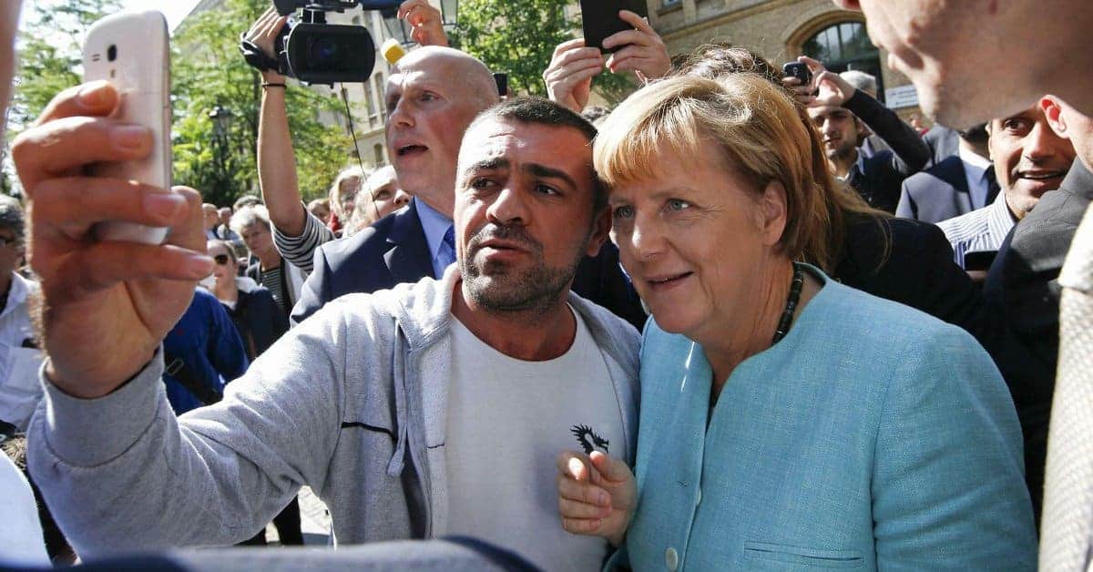Illegale Migranten kosten uns 27,4 Milliarden Euro: Merkel lässt Deutschland kontrolliert ausbluten