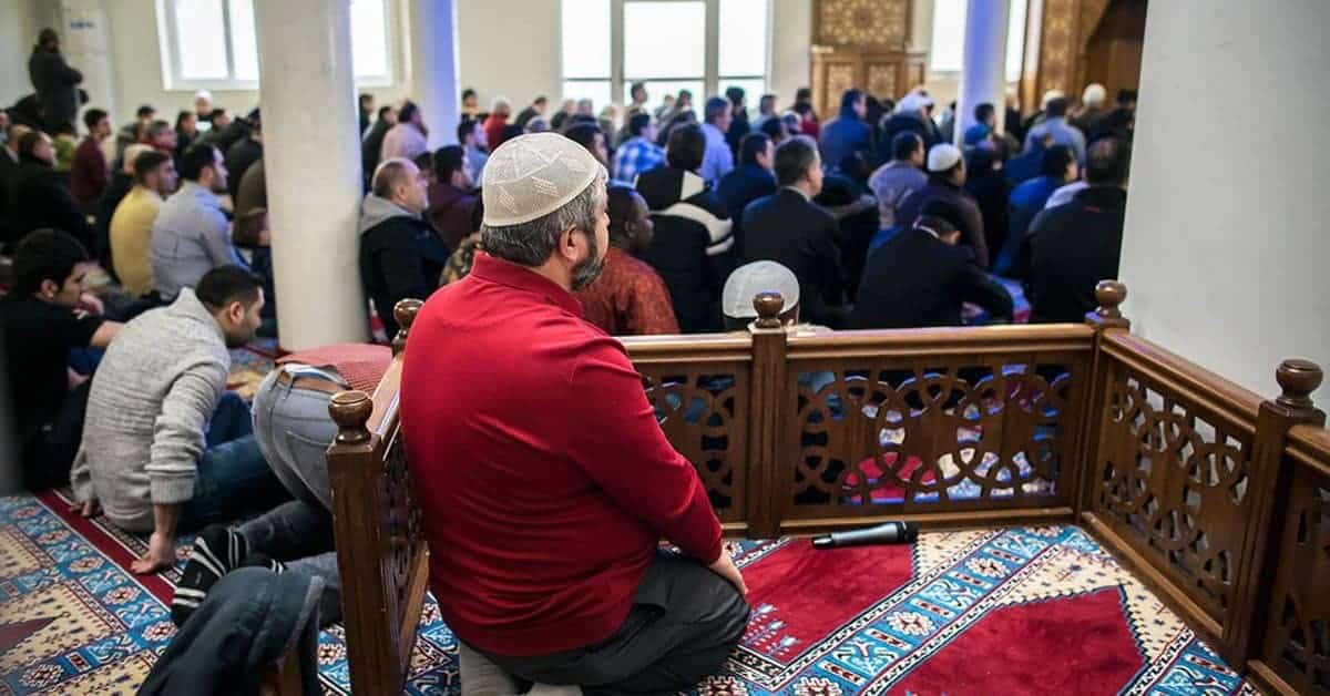 Islamisierung abgeschlossen: Verfassungsgericht erlaubt Massengebete zum Ramadan