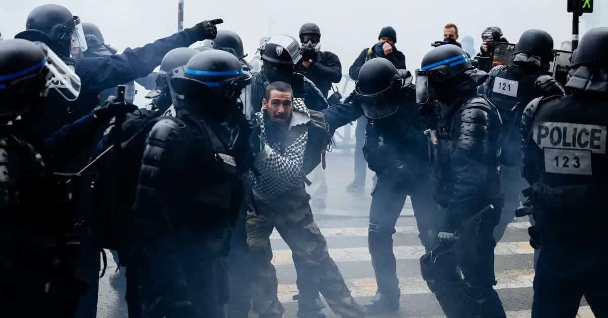 Bürgerkrieg in Frankreich: Militär marschiert in Dijon ein - deutsche Medien schweigen