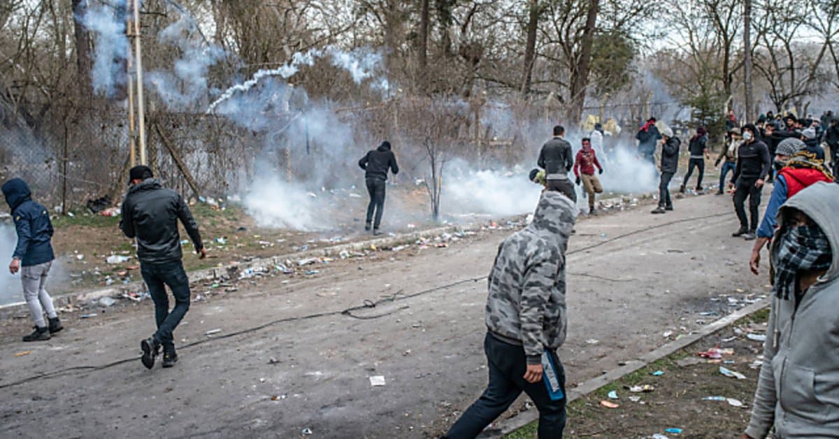 Illegale stürmen die italienischen Grenzen – Die Polizei gesteht: Wir sind völlig machtlos