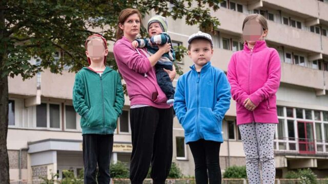 Während Flüchtlinge in Luxus-Villen residieren: Deutsche Familie muss im Obdachlosenheim hausen