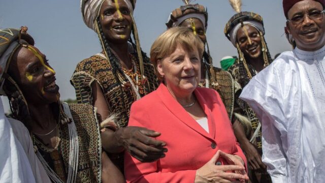 Während deutsche Firmen pleite gehen: Merkel verschenkt 5,9 Mrd. Euro Steuergeld nach Afrika