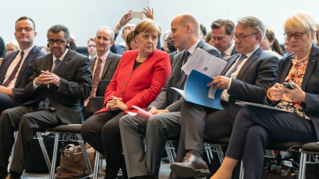 6 Monate vor Corona-Ausbruch: Merkel und Co. besprechen Pandemie auf Konferenz in Berlin