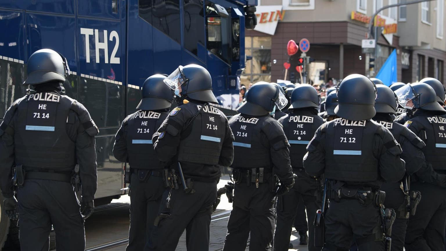 Proteste gegen Corona-Diktatur: Staatsmacht und Medien drohen mit Gewaltexzess