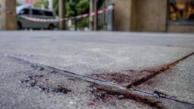 Bluttat von Würzburg: Bei dem Dreifachmord, hatte auch Merkel das Messer in der Hand