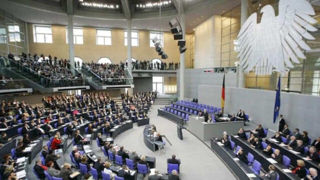 Heimlich, still und leise: Bundestag verlängert Corona-Diktatur mit dreistem Trick