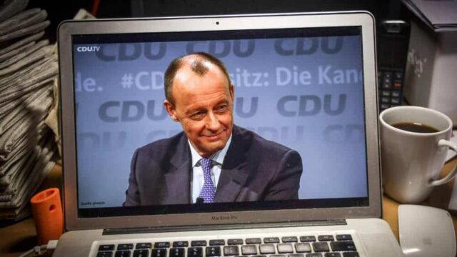 Obdachloser findet Notebook von Friedrich Merz – Der Finderlohn? Total unverschämt!