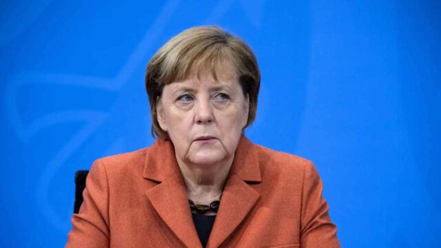 Angela Merkel: Verschleudert Milliarden in aller Welt und bittet um Almosen für Flutopfer