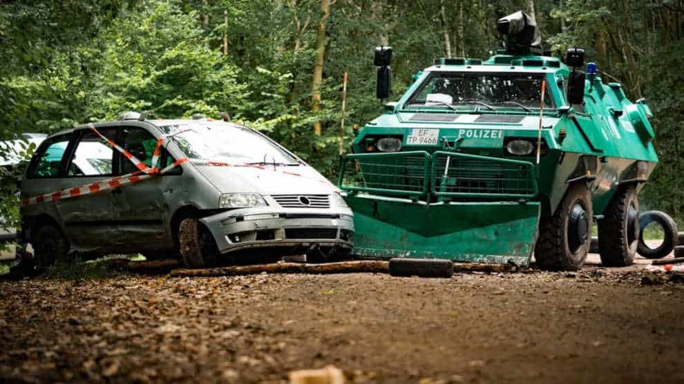 Mit Panzern und Maschinenpistolen: Thüringer Polizei trainiert für Anti-Corona-Proteste